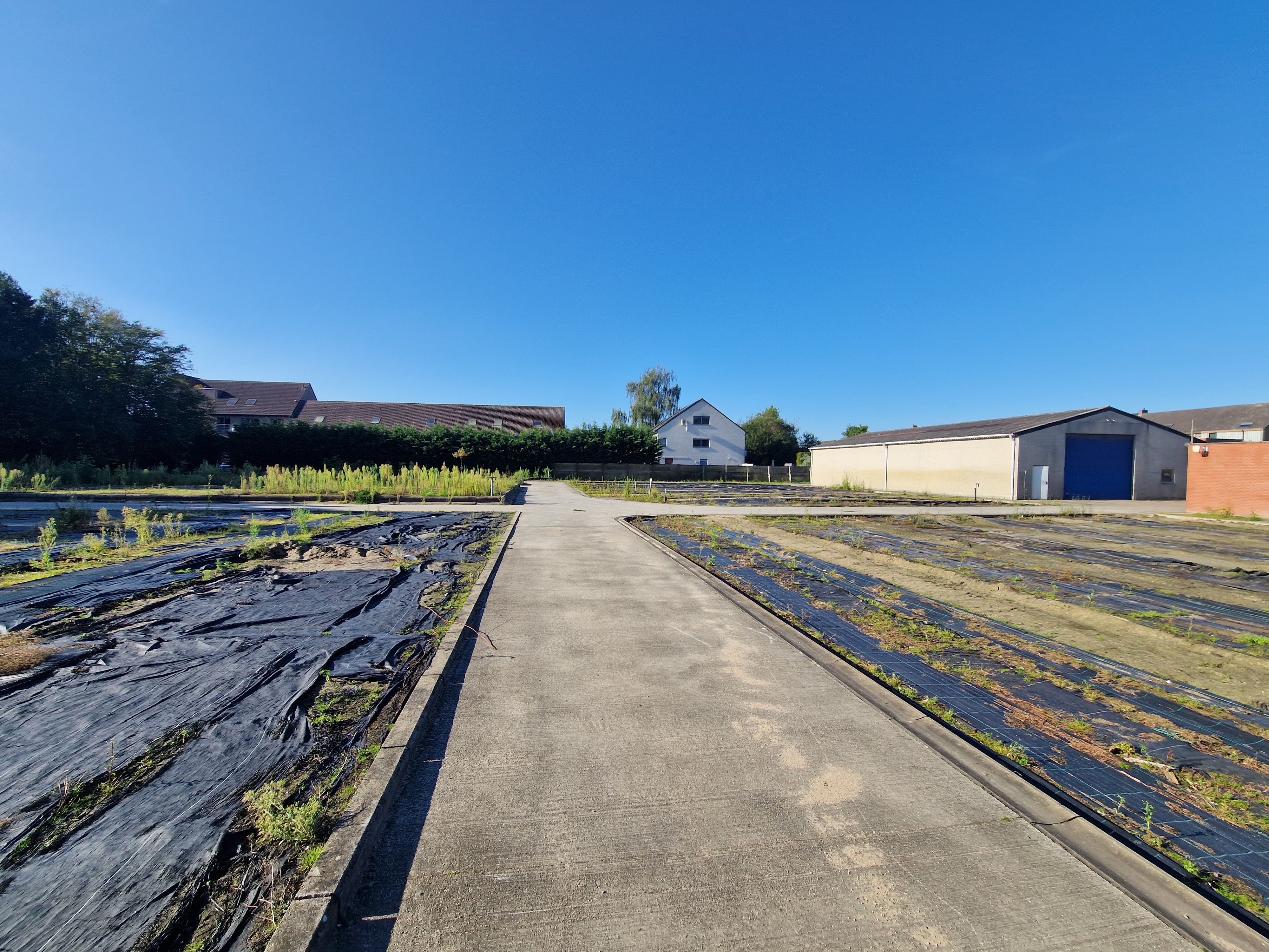 MAGAZIJN MET PARKING EN KANTOOR NABIJ A12 foto 30