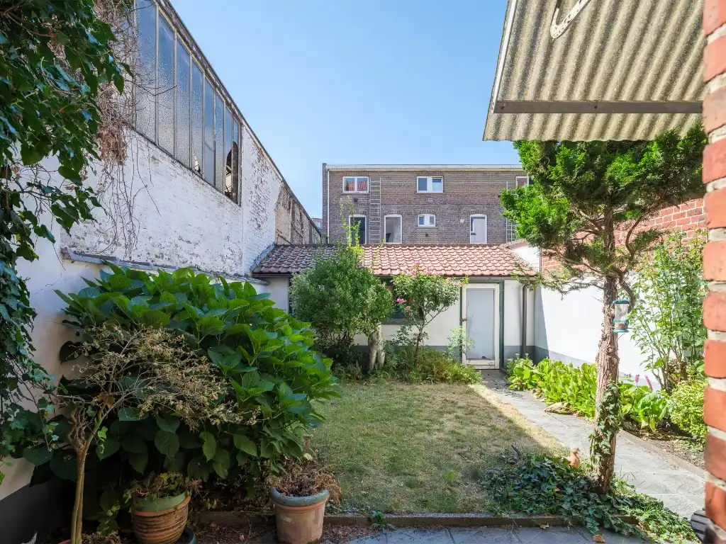 Te renoveren herenwoning met vier slaapkamers en stadstuin nabij het Keizerpark. foto 7