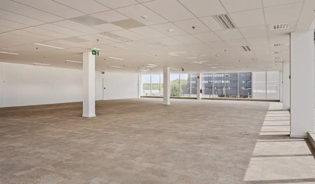 Vernieuwde kantoren te huur in Ahlers Building te Antwerpen foto 8