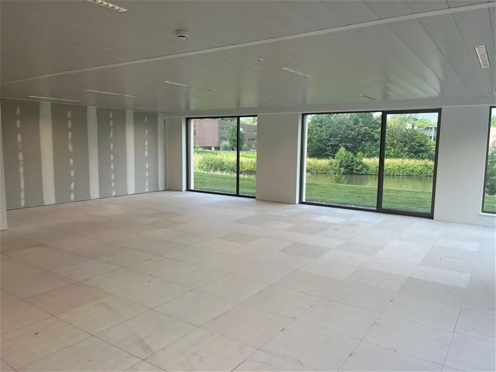 Prestigieus kantoorgebouw - oppervlaktes van 338m² tot 5760m² foto 32
