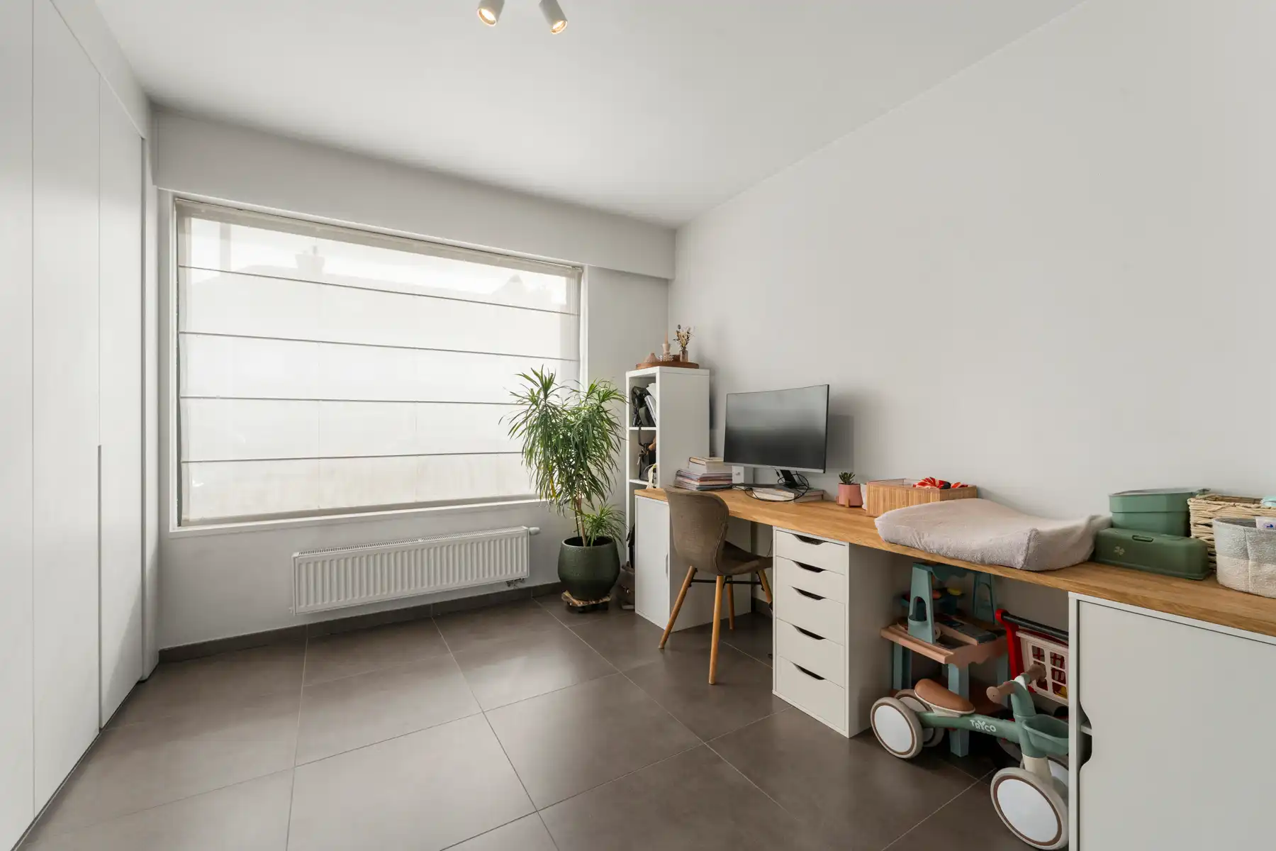 Gerenoveerde woning met 4 slaapkamers en 2 badkamers foto 7