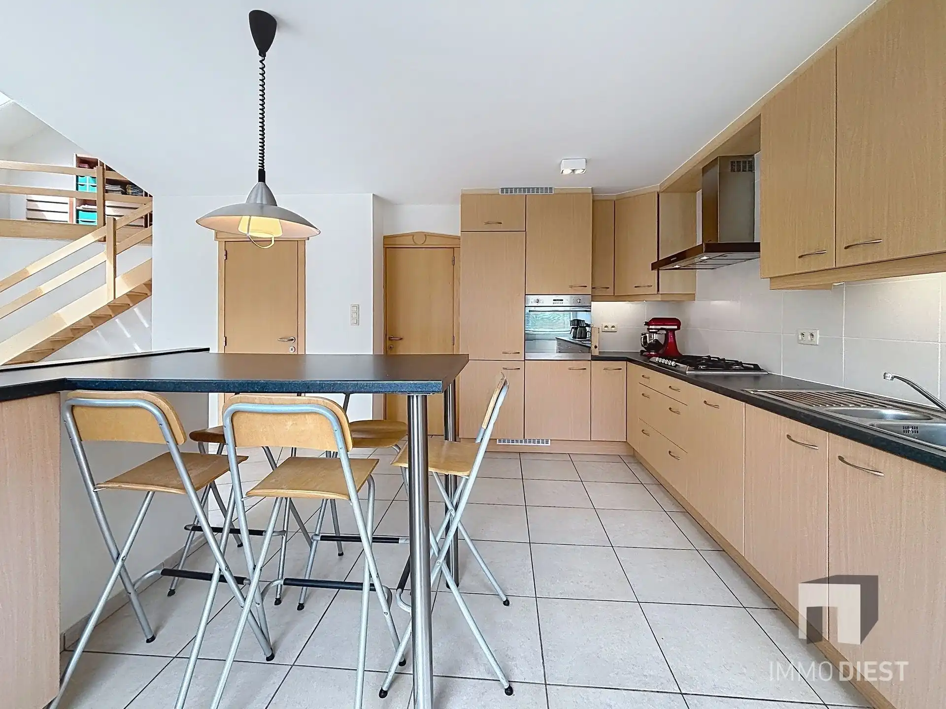 Ruimtelijk duplexappartement met karakter, badend in licht op gunstige ligging in het hart van Zichem. foto 9