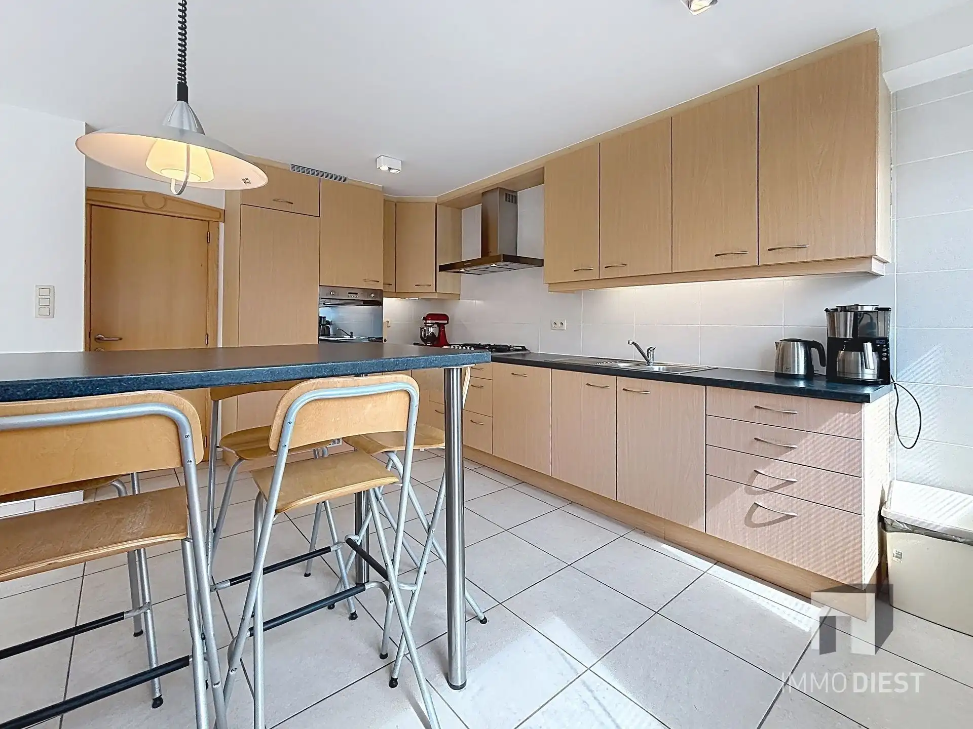 Knap duplexappartement badend in licht op gunstige ligging in Zichem. foto 9