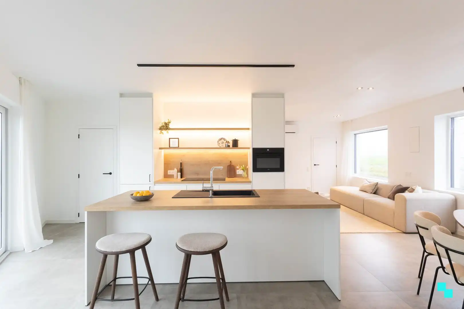 Volledig gerenoveerde woning met zicht op de velden foto 8