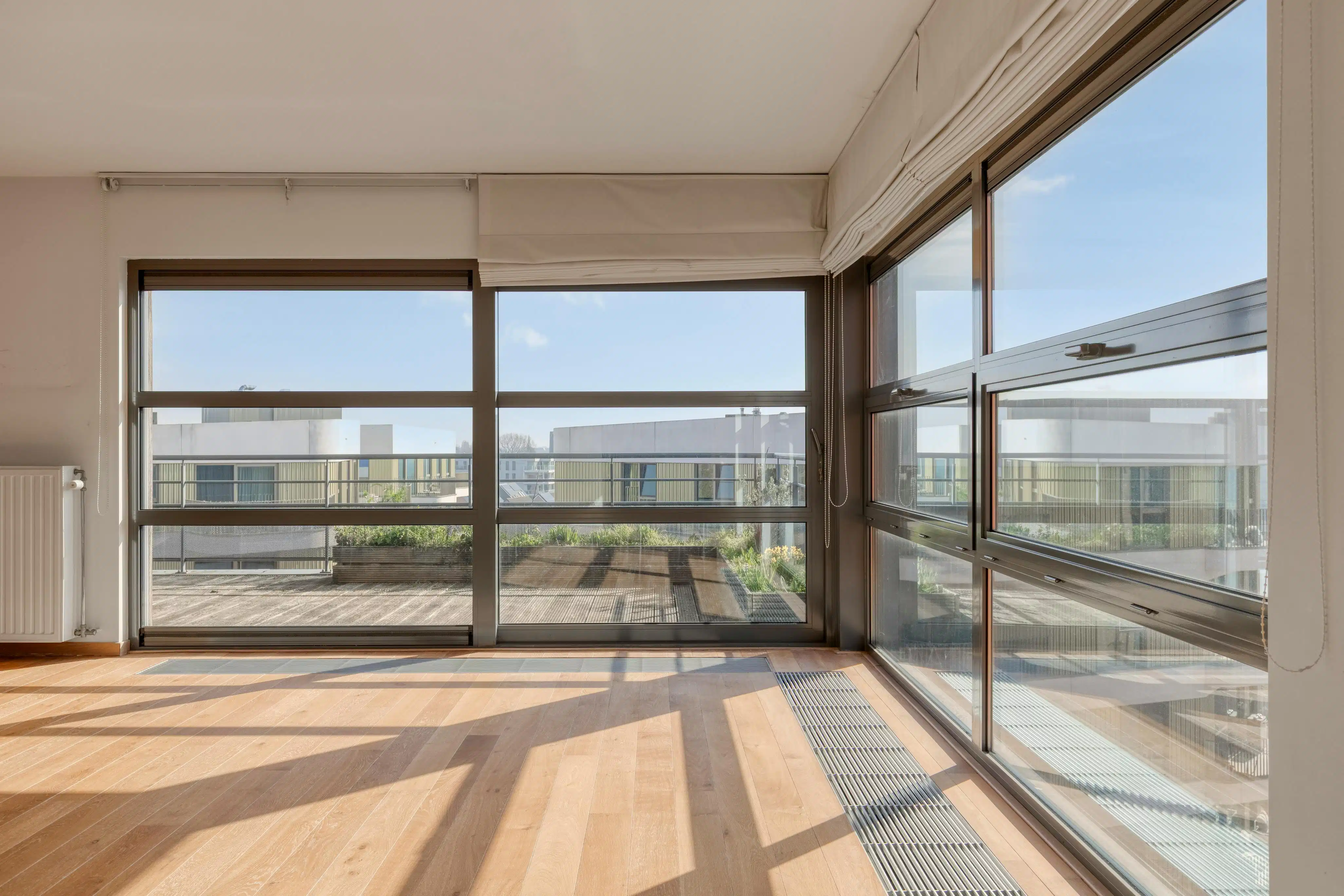 Instapklaar dakappartement met zicht op het water in Boom foto 5