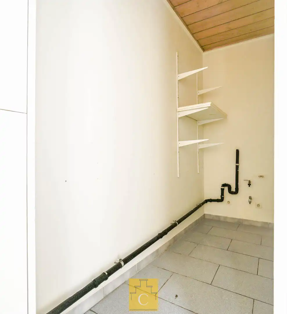 Brugs huis in de schaduw van Jeruzalemkerk, authentieke 16e-17e eeuwse gevel foto 11
