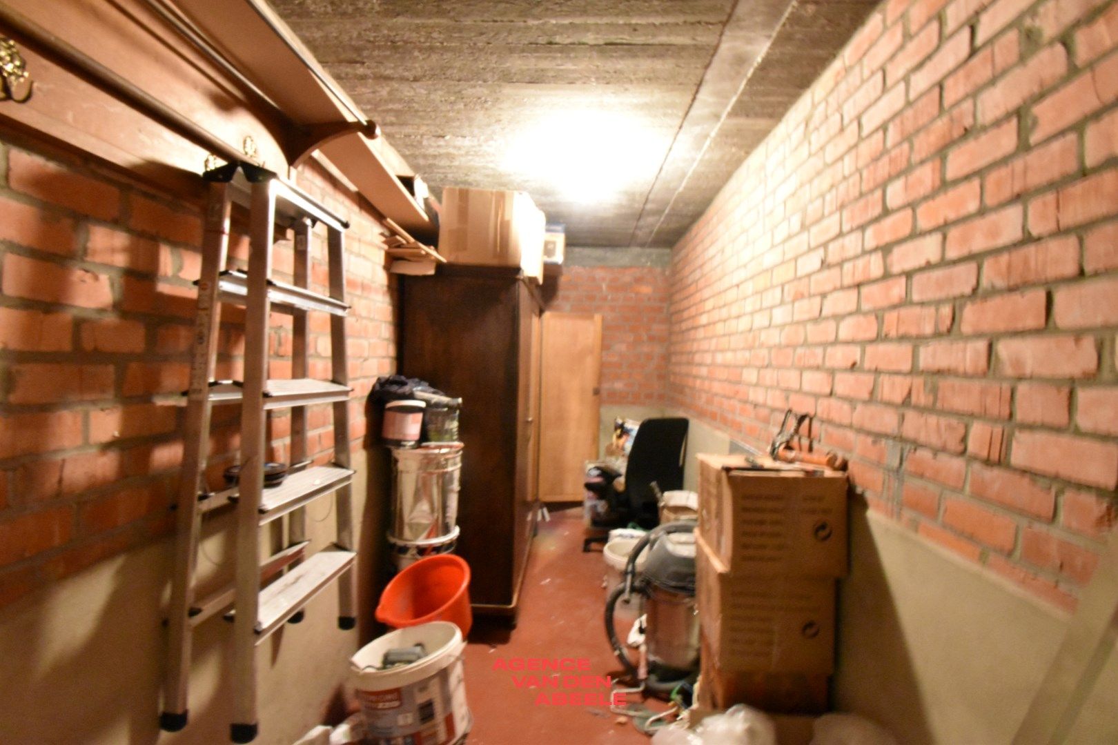 Ruim woonappartement met 1 slaapkamer en grote garage  foto 9