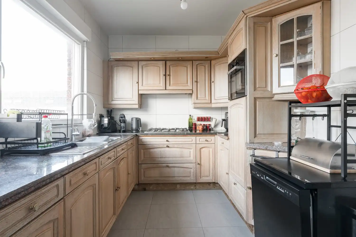 Leuke gezinswoning met 3 slaapkamers nabij de verbindingswegen foto 7