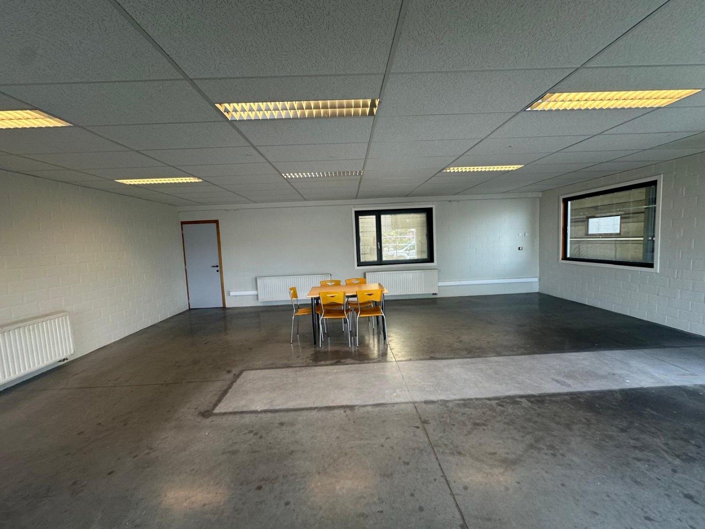 Te huur: ruime loods met voorzieningen in Westrozebeke - 3000 euro/maand foto 5