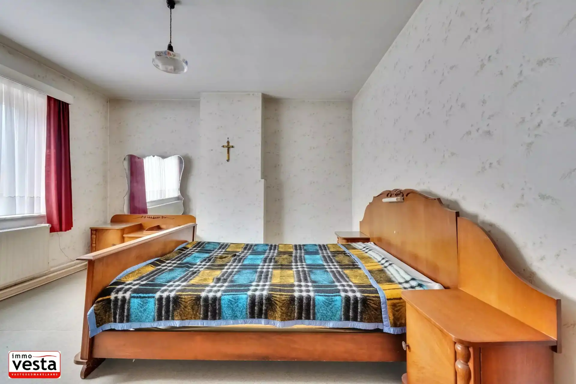 Ruime, centraal gelegen woning met renovatiepotentieel foto 16