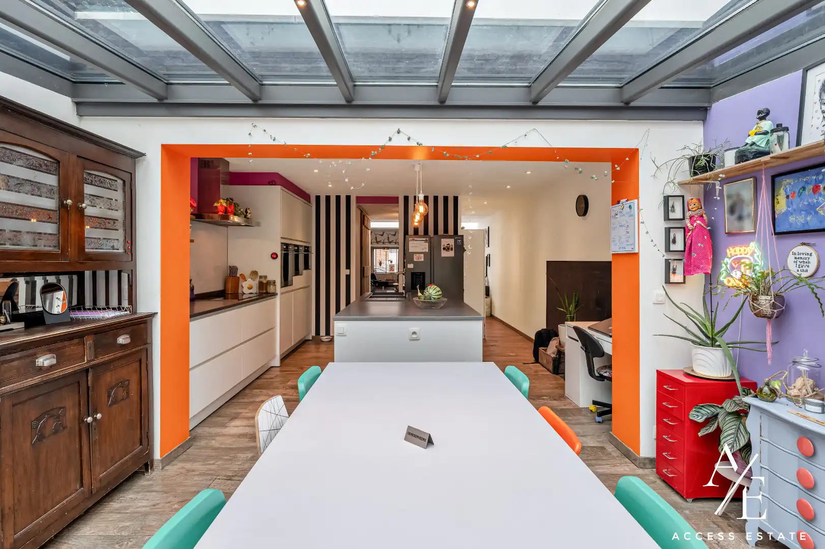Ruime, gerenoveerde woning met prachtige stadstuin (600m²) en dubbele garage foto 12
