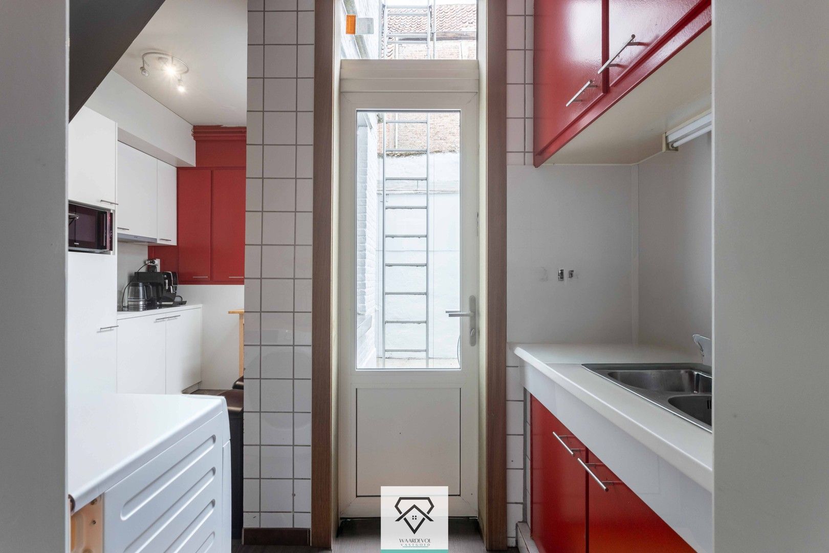Instapklare stadswoning met 3 slaapkamers in verkeersluwe straat aan de Begijnengracht foto 7