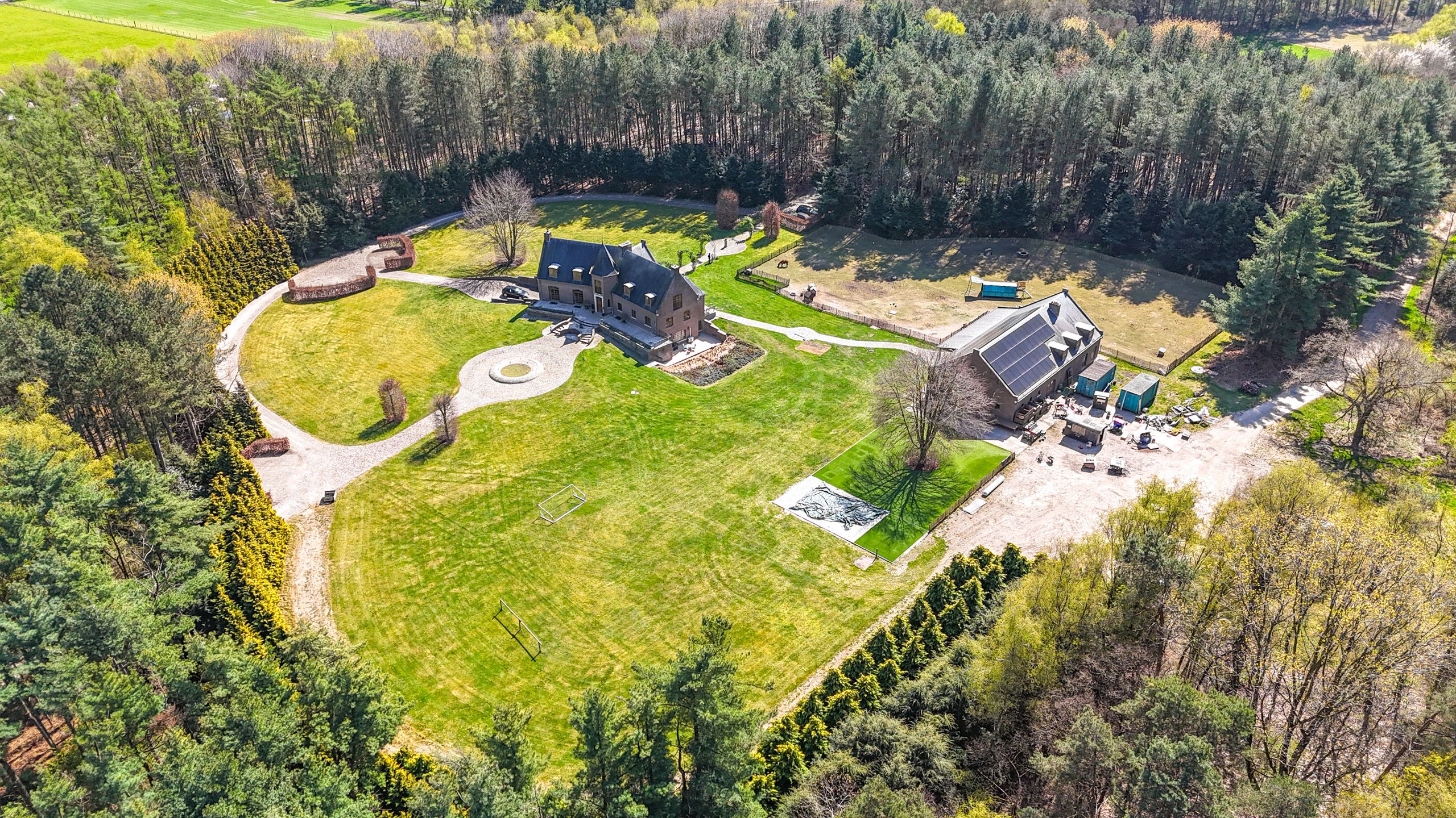 Unieke villa met bijgebouw, op ruim perceel van ca. 8.5 HA! foto 144