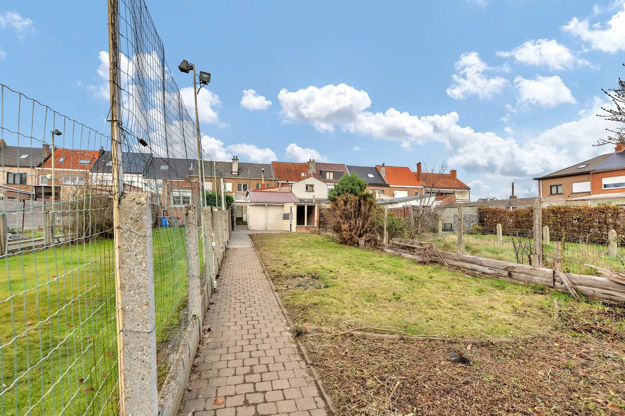 Ruime te renoveren woning op toplocatie foto 27