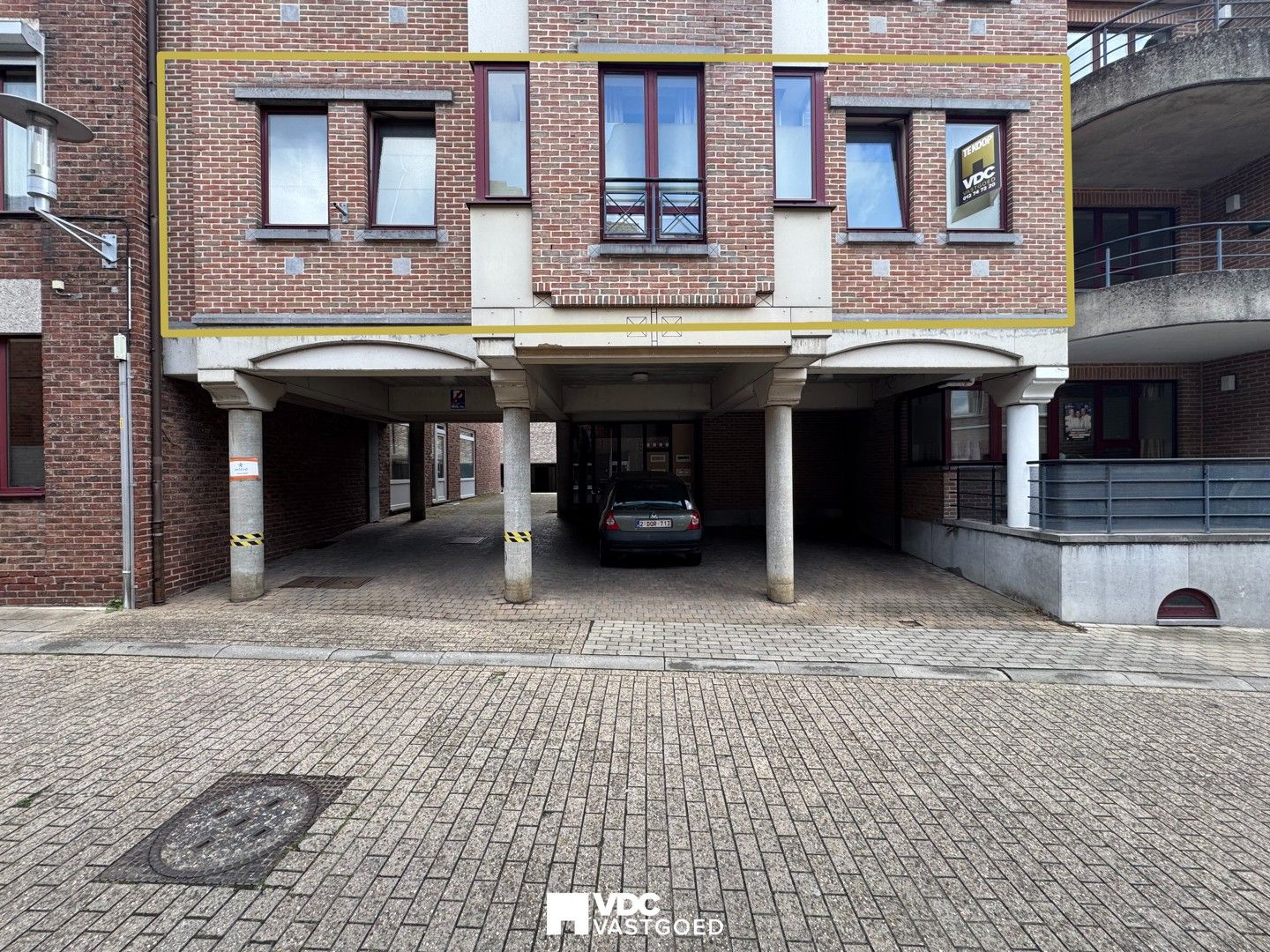 Mooi appartement met 1 slaapkamer in centrum Borgloon foto {{pictureIndex}}