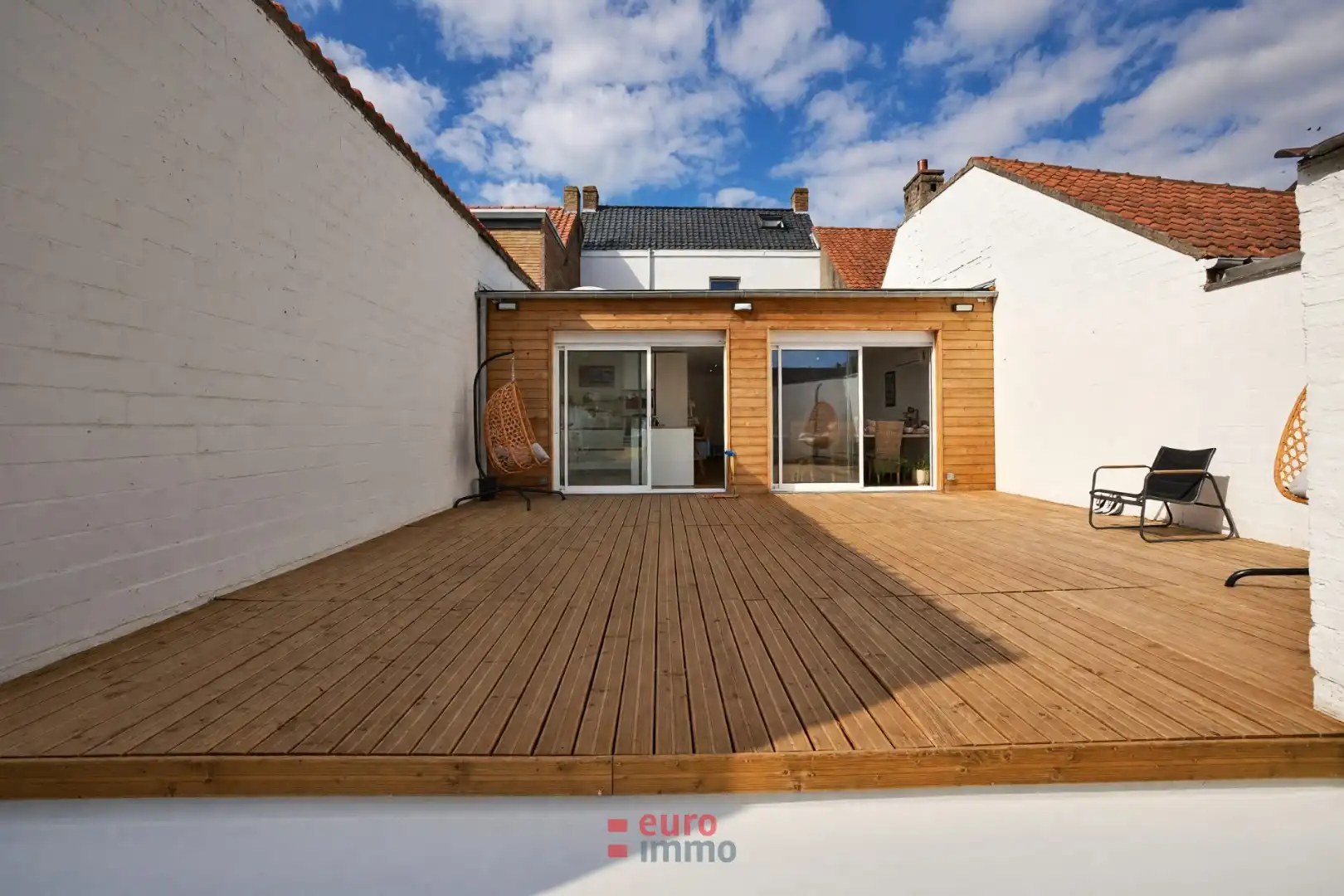 Héél charmante, gesloten woning met 3 slaapkamers én garage te koop in De Panne! foto 9