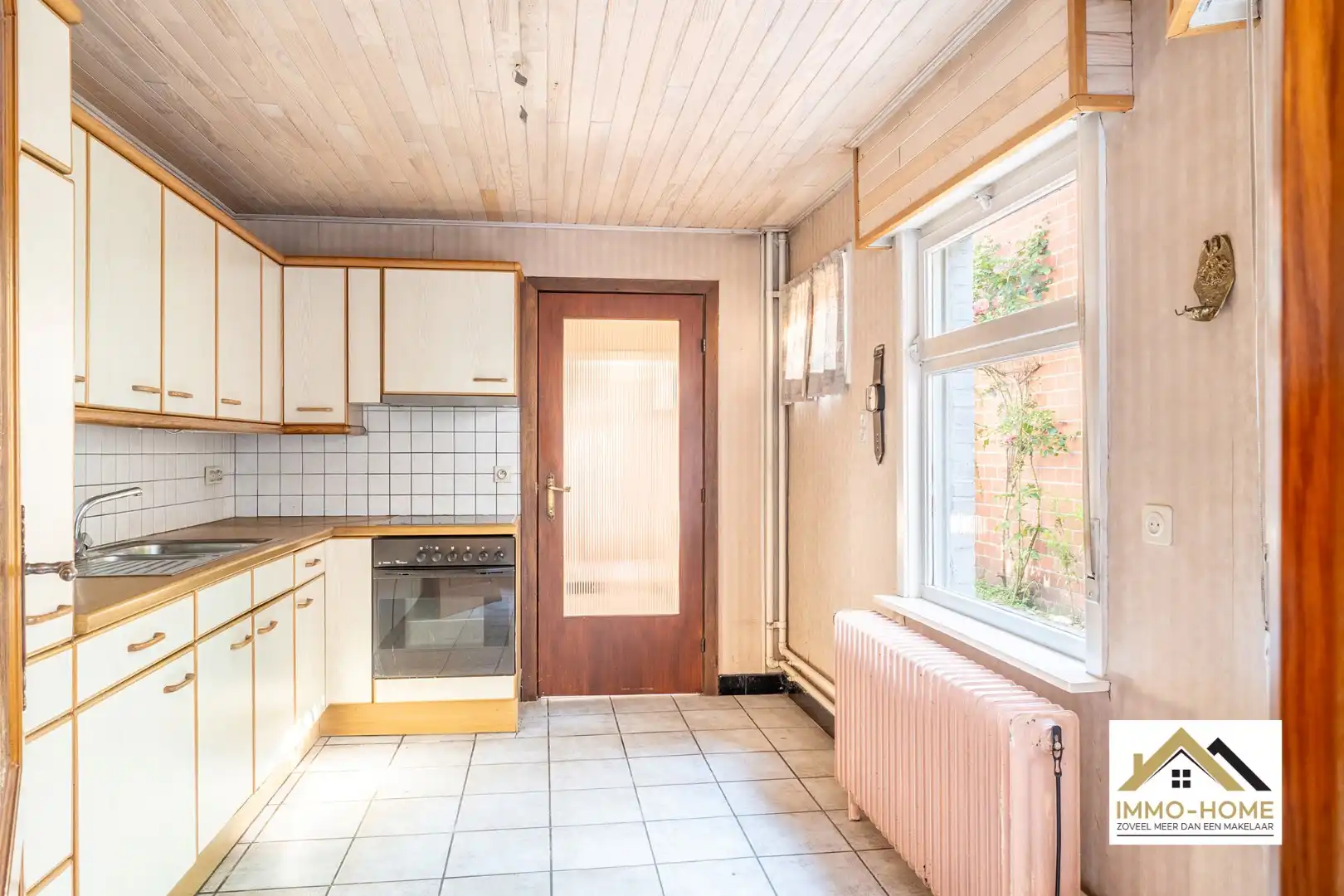 Te renoveren woning met garage centrum Beervelde!  foto 9