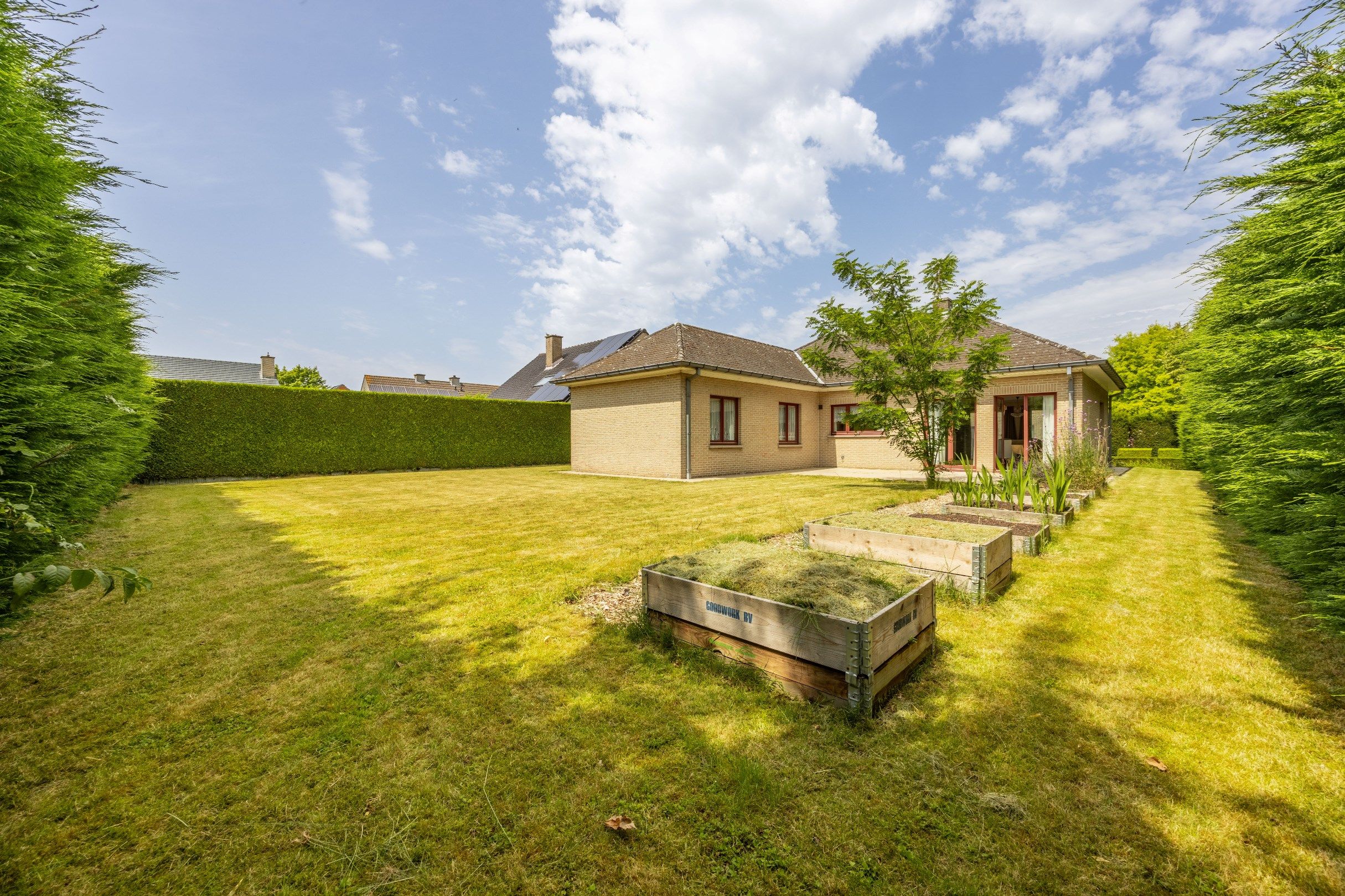 GELIJKVLOERS WONEN OP 598M² foto 2