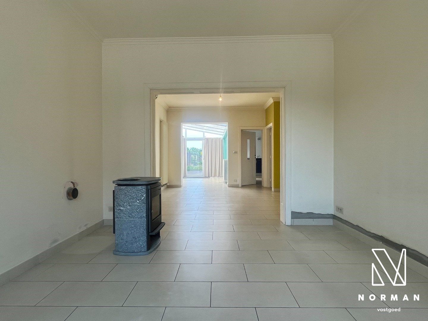 Gezellige rijwoning te koop in Harelbeke met achteraan een uitweg en mogelijkheid tot het bouwen van een magazijn foto 6