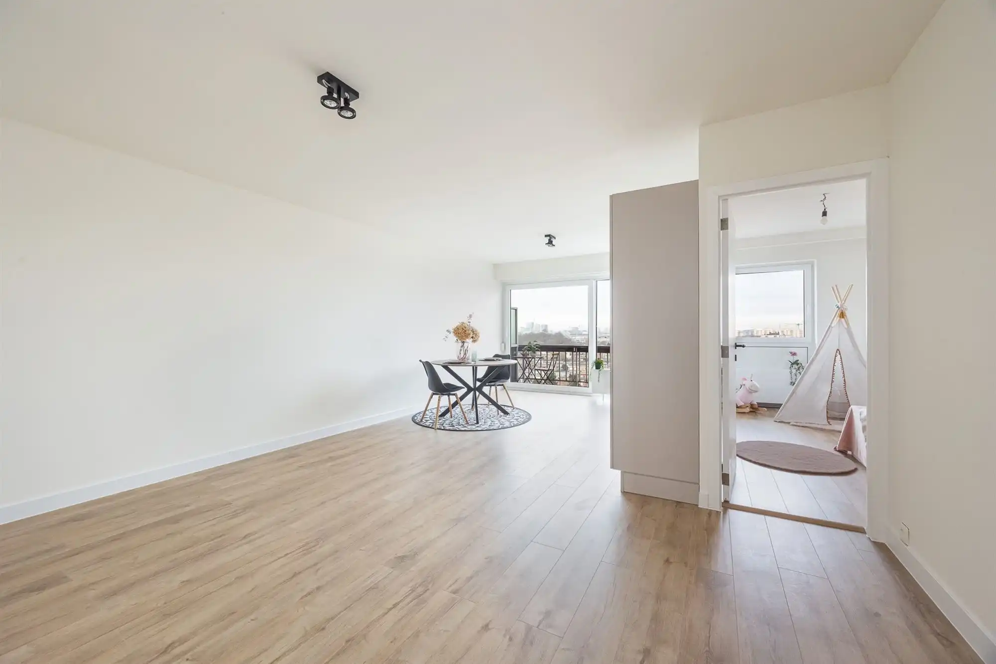 Gerenoveerd app. met 2 slpkmrs. en terras foto 15