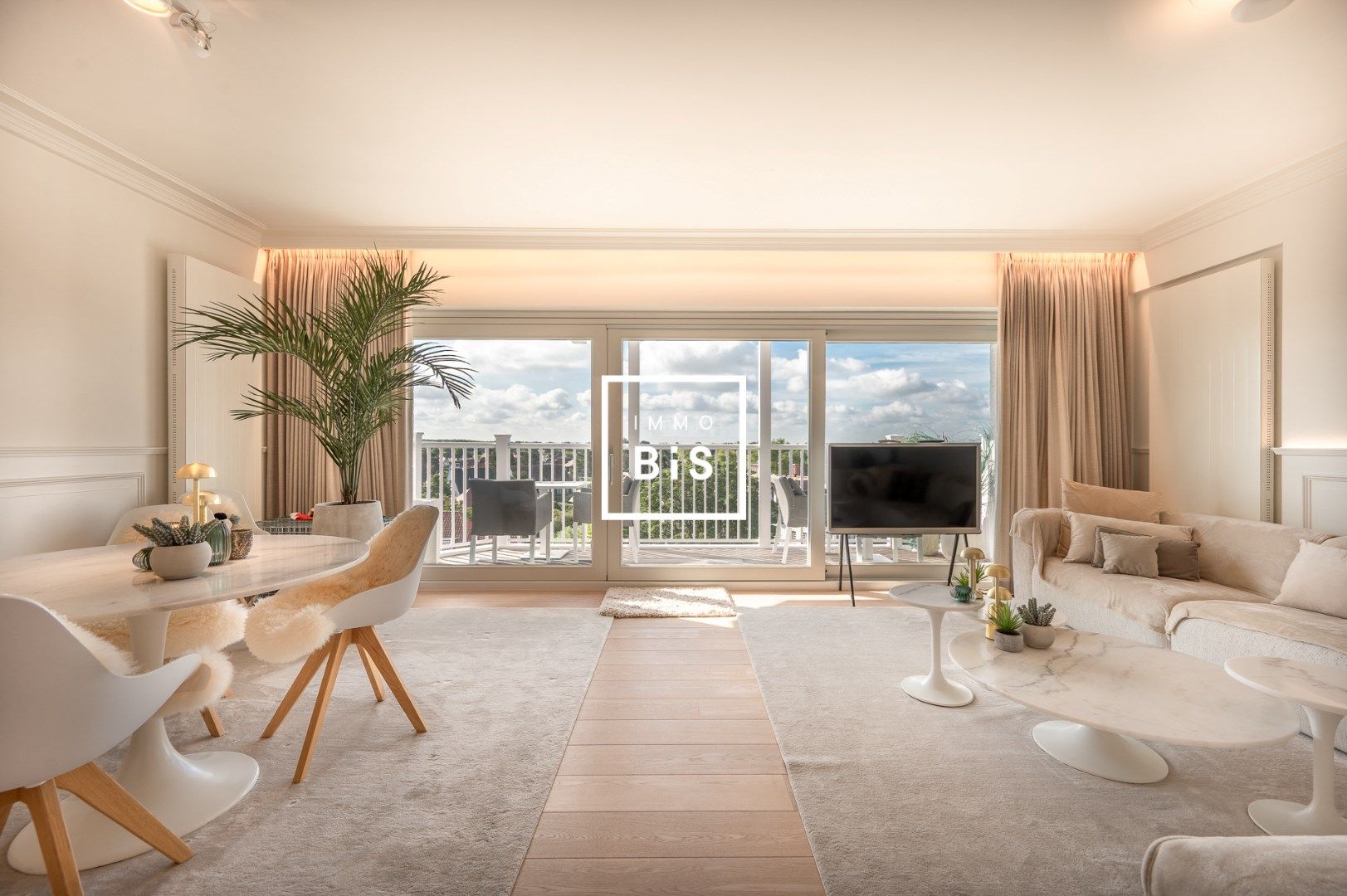 Uitzonderlijk prachtig gemeubeld appartement op de Kustlaan nabij het Albertplein foto 4