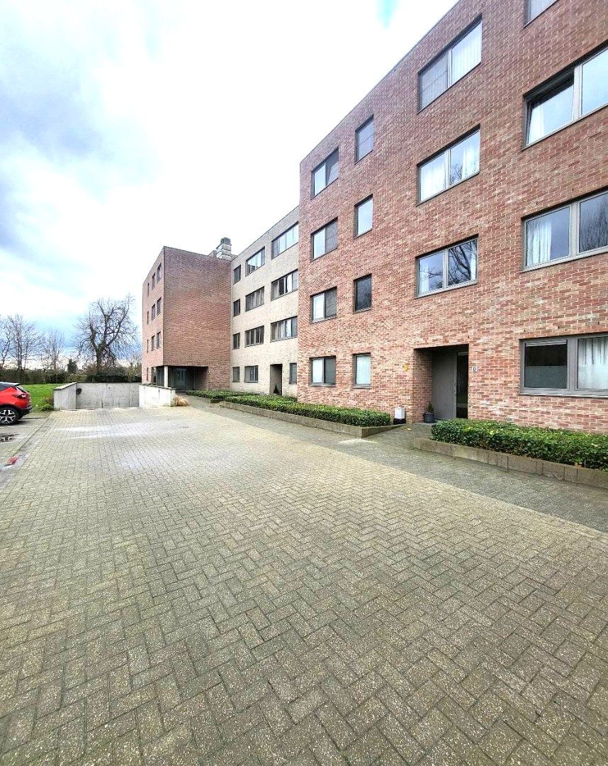 Schitterend appartement (3de verdieping) met ruim terras....buiten stadscentrum. foto 27