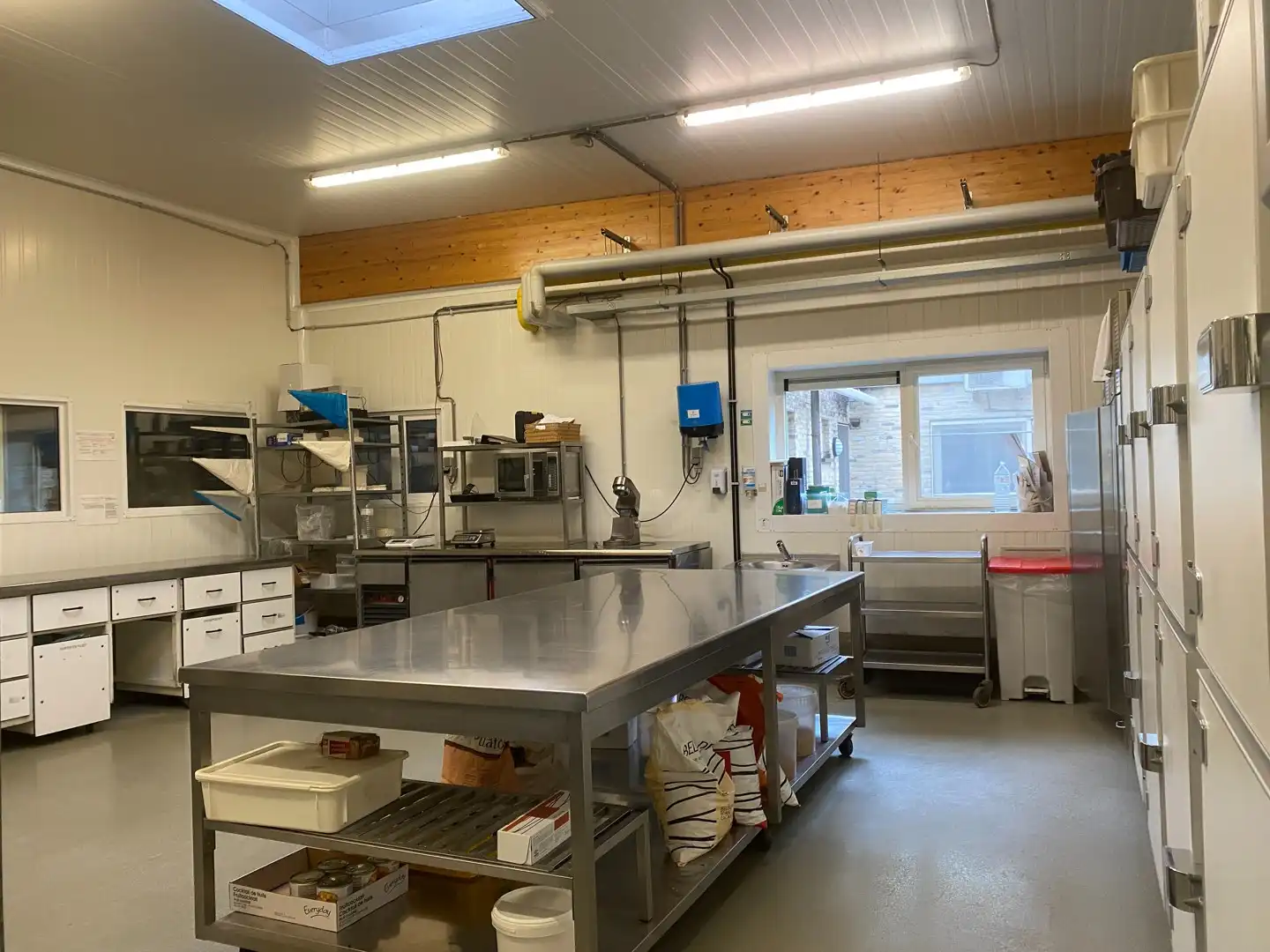 Knap handelspand, dienstig als succesvolle bakkerij, met ruime woonst en magazijn foto 7