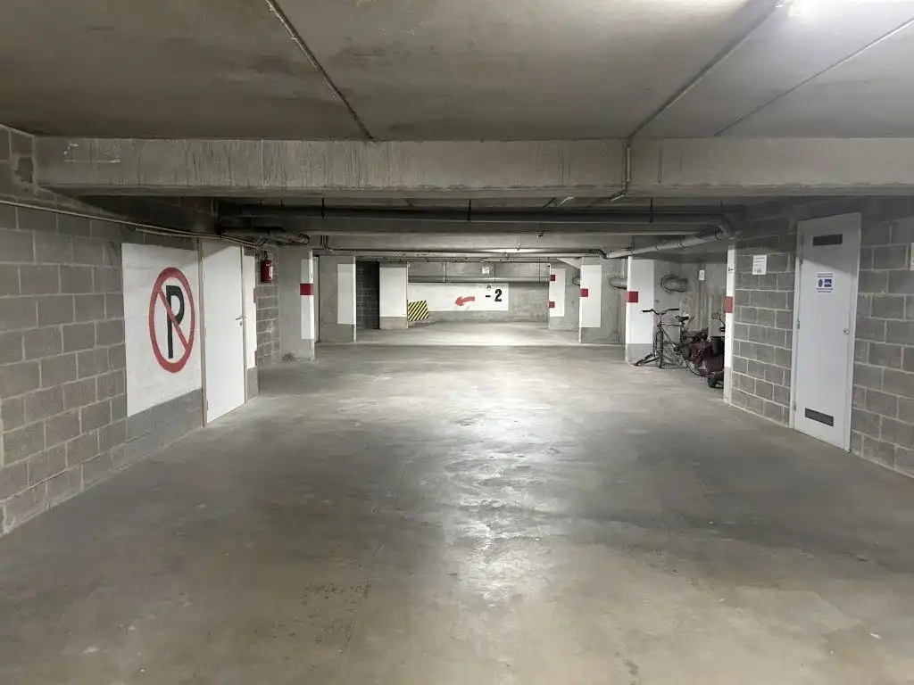 Ruime garage op centrale locatie foto 7
