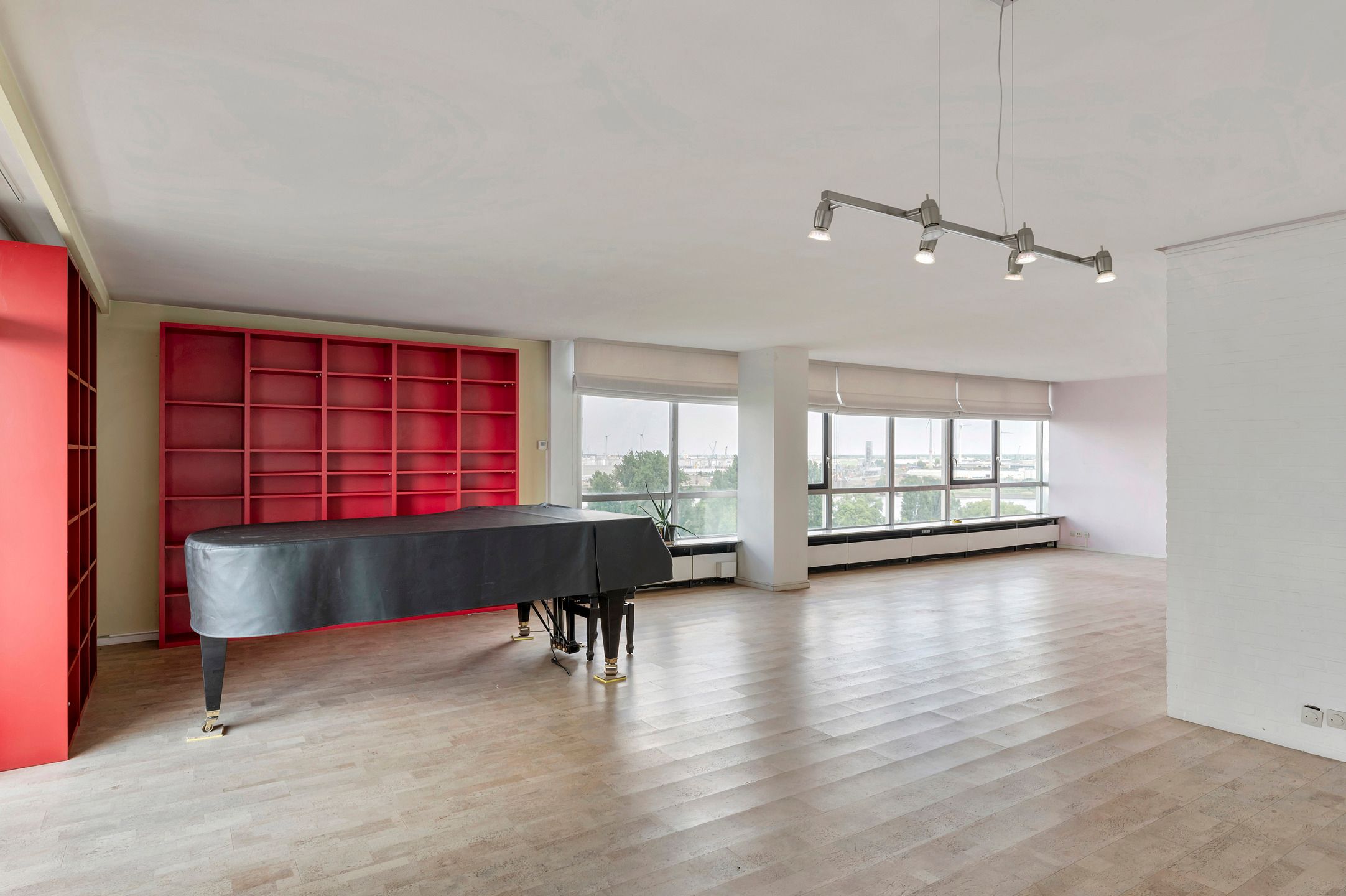 Exclusief appartement met zicht over de skyline van Antwerpen en de Schelde! foto 2