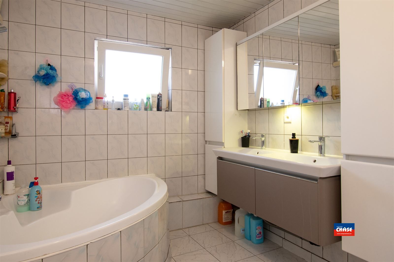 Ruime woning met 4 tot 5 slpks!  foto 17