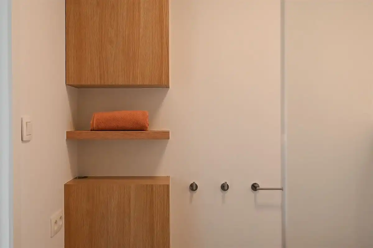 Recent gerenoveerd studio-appartement met aparte slaapkamer foto 20