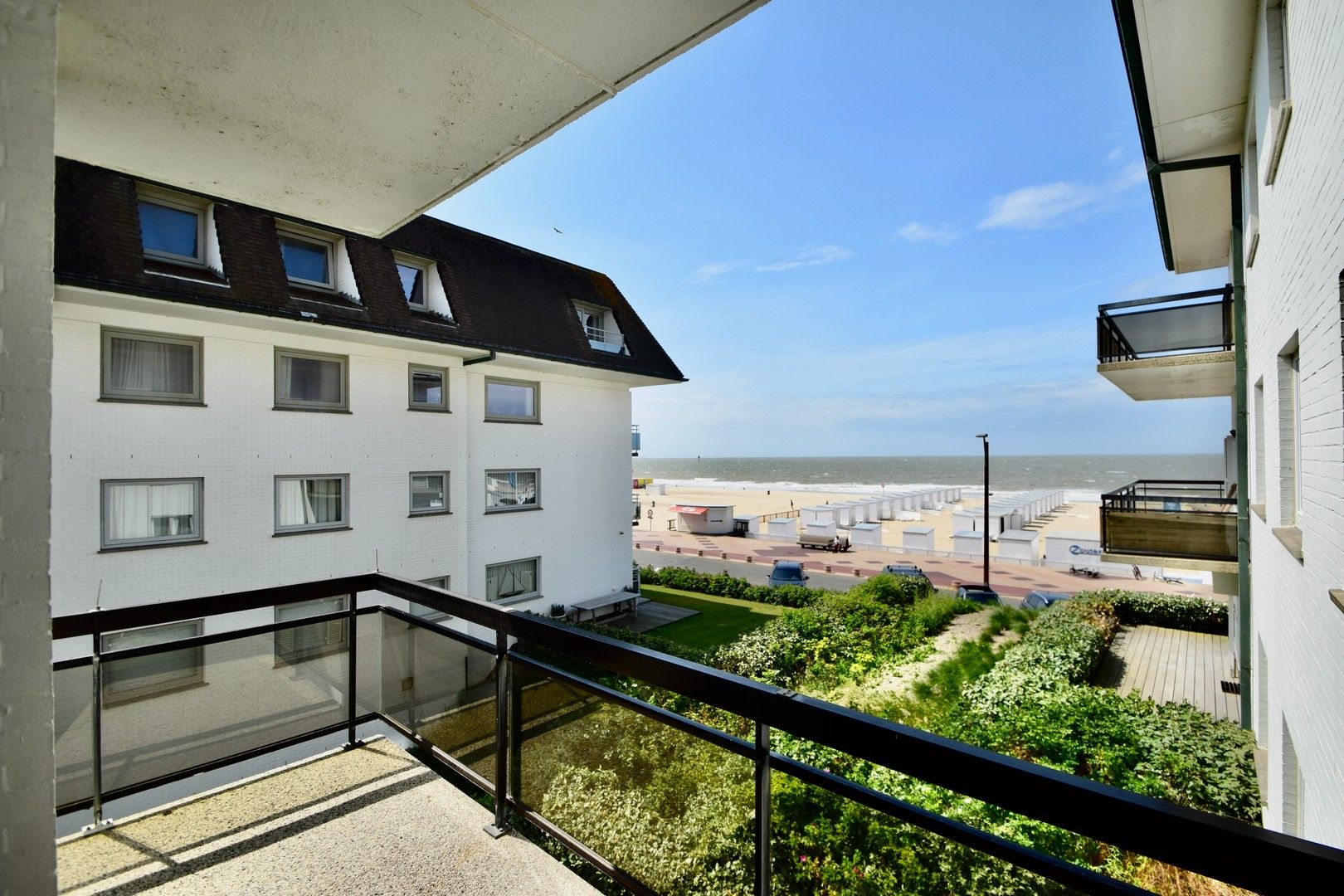 Luxueus gerenoveerd hoekappartement met zeezicht vlakbij de wandeldijk in het Zoute. foto 6