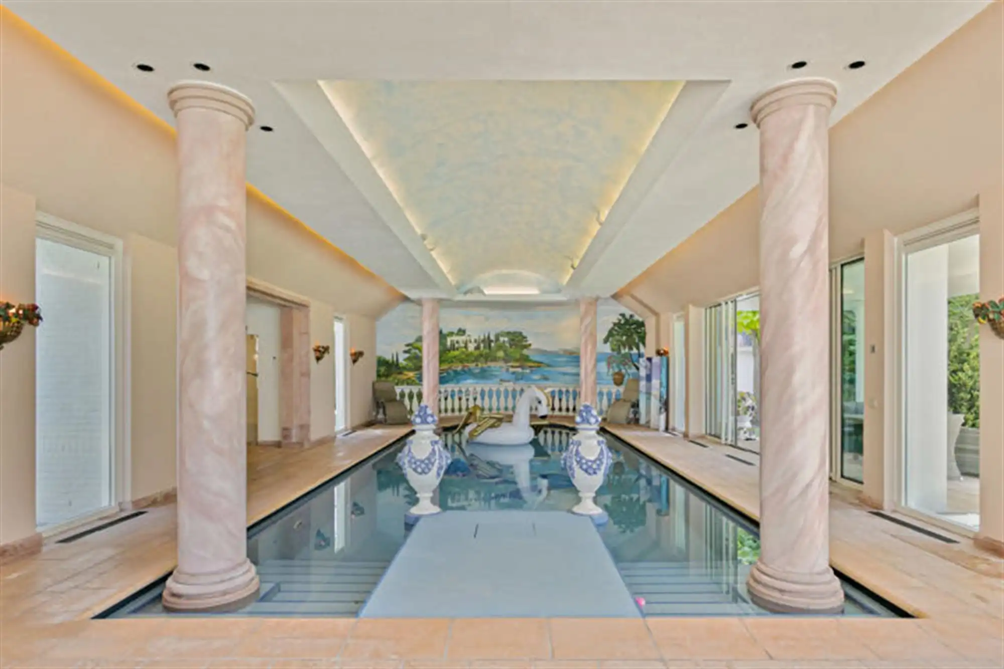 Statig landgoed met binnenzwembad op toplocatie foto 36