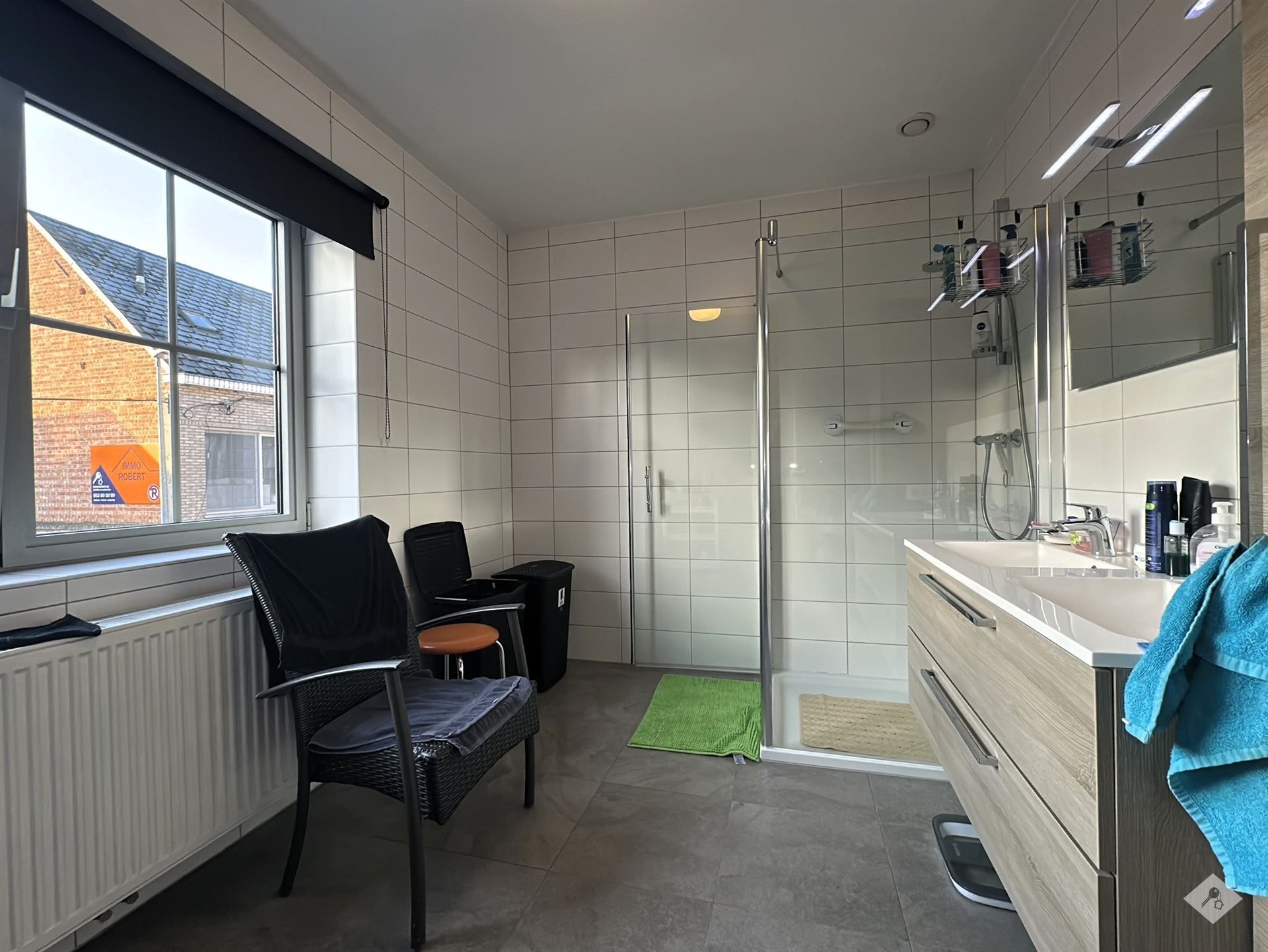 Ruim appartement met tuin, garage en buitenberging foto 12