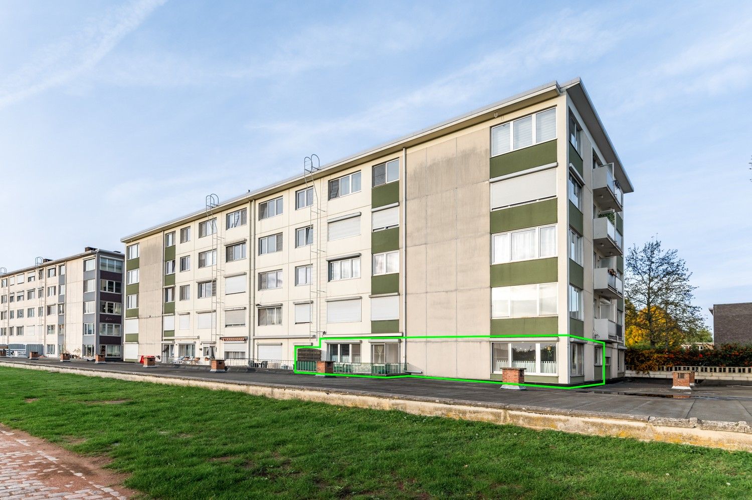 Gelijkvloers appartement met 2 SLPKS, een autostaanplaats en terras in Borgerhout! foto 14