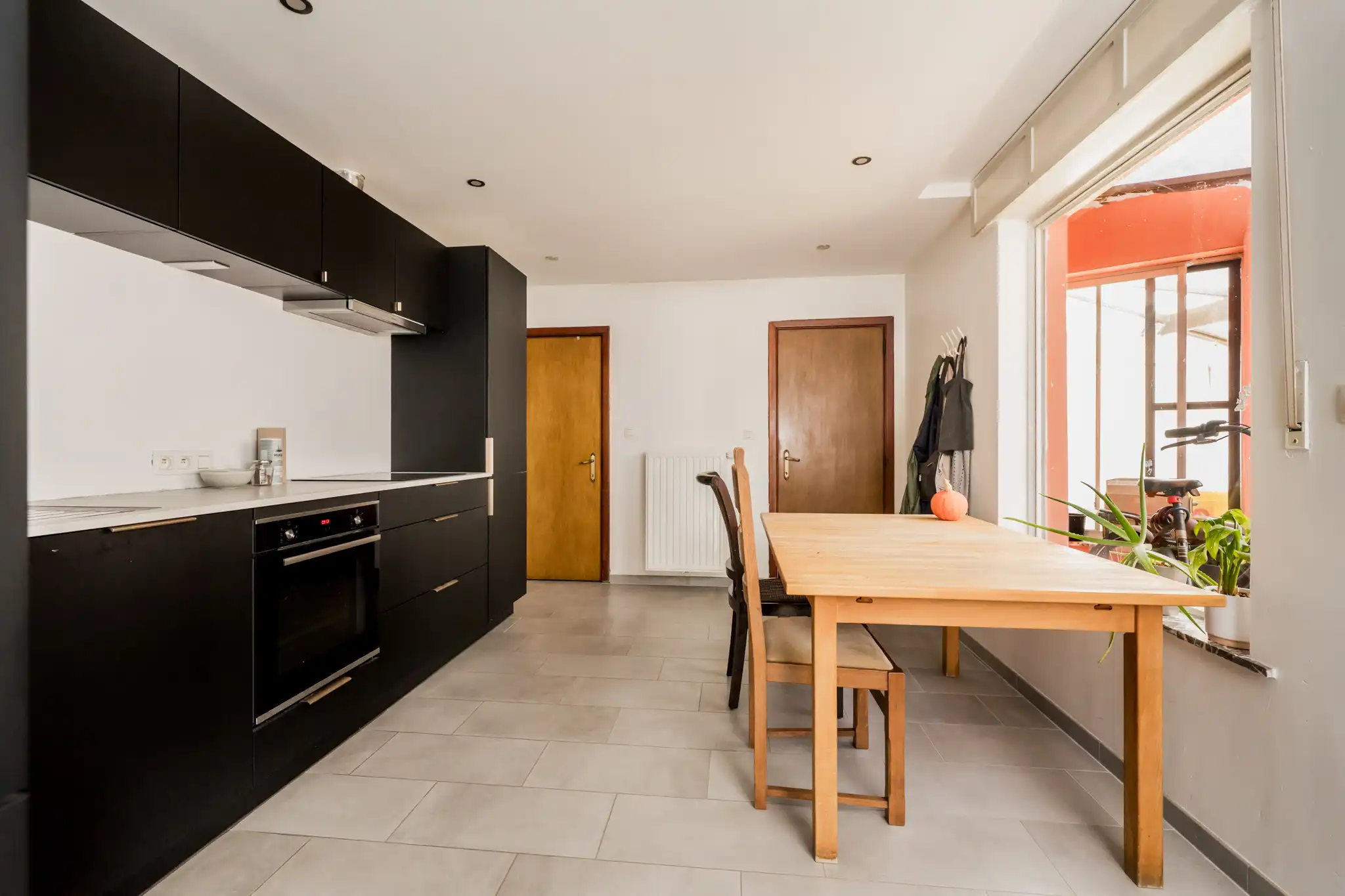 Karaktervolle woning met 3 (tot 5) slaapkamers, tuin, vergunde serre en grote garage / werkplaats foto 7