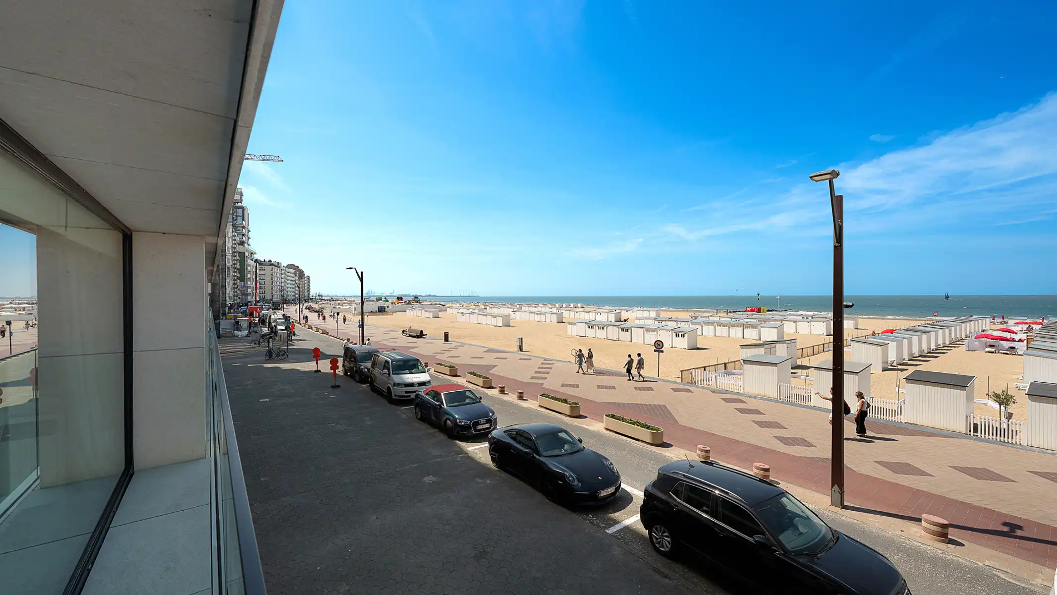 EXCLUSIEF: Ruim appartement met frontaal zeezicht foto 2