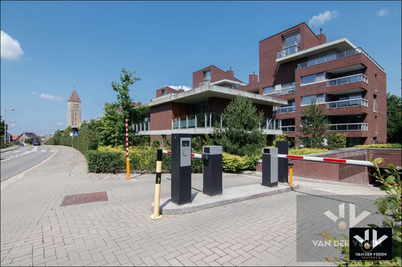 LUXUEUS GVL 3 SLPK-APP MET TUIN EN TWEE STAANPLAATSEN foto 23