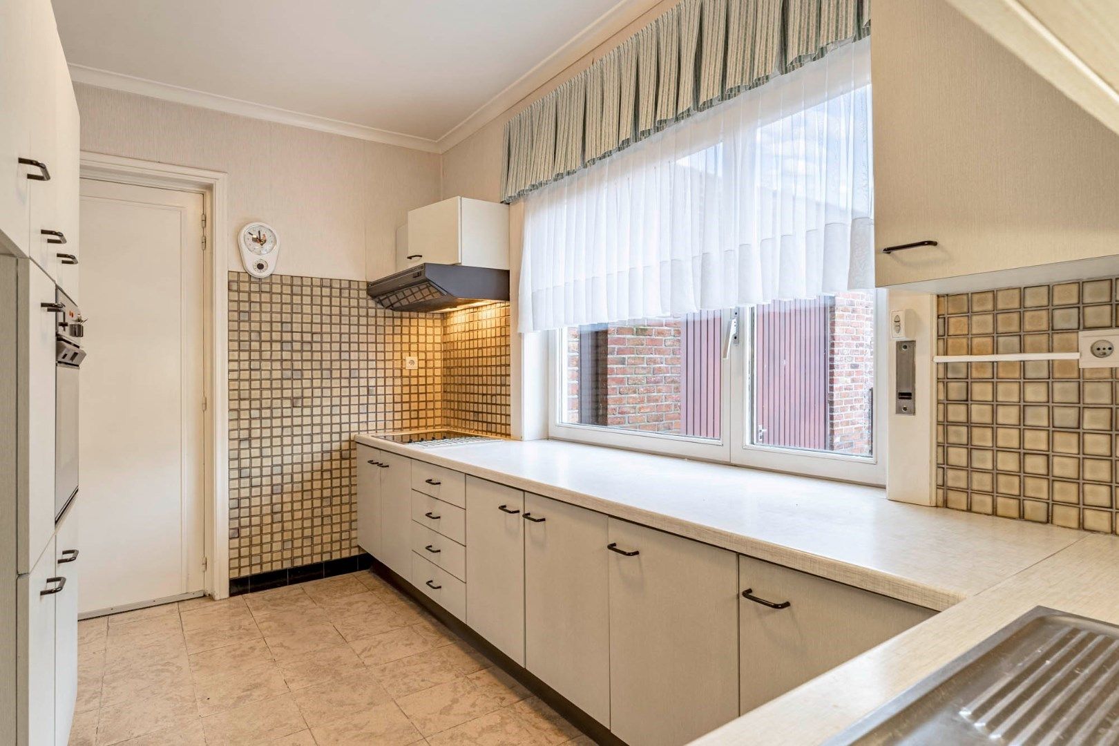 Te renoveren vrijstaande woning met zuidwest gerichte tuin en achterliggende weide op 16a 23ca foto 6