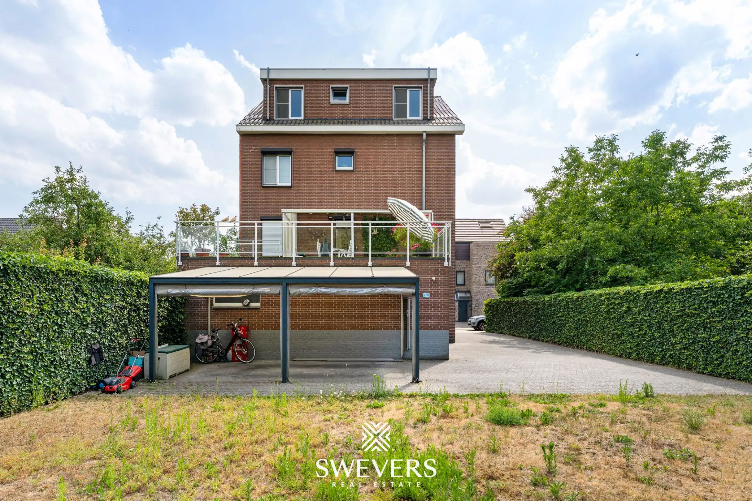 Instapklaar appartement met 2 slaapkamers en carport in Hasselt foto 24
