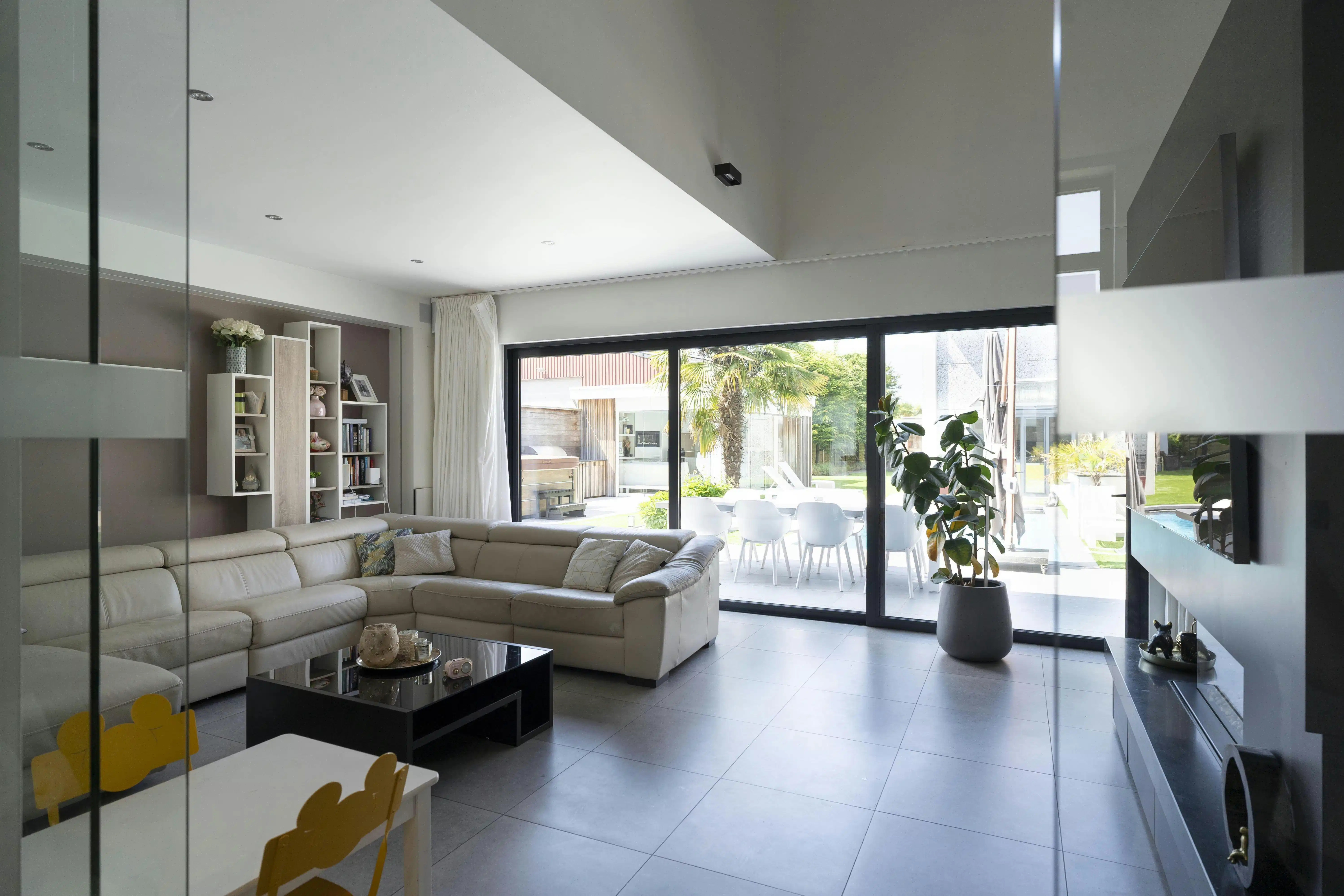 Luxe villa met exclusieve tuin en 600m2 magazijn in KMO-zone foto 78