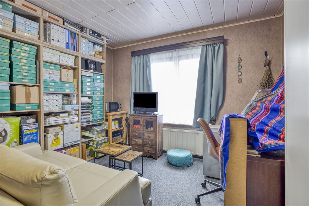 Te renoveren woning op ruim perceel foto 9