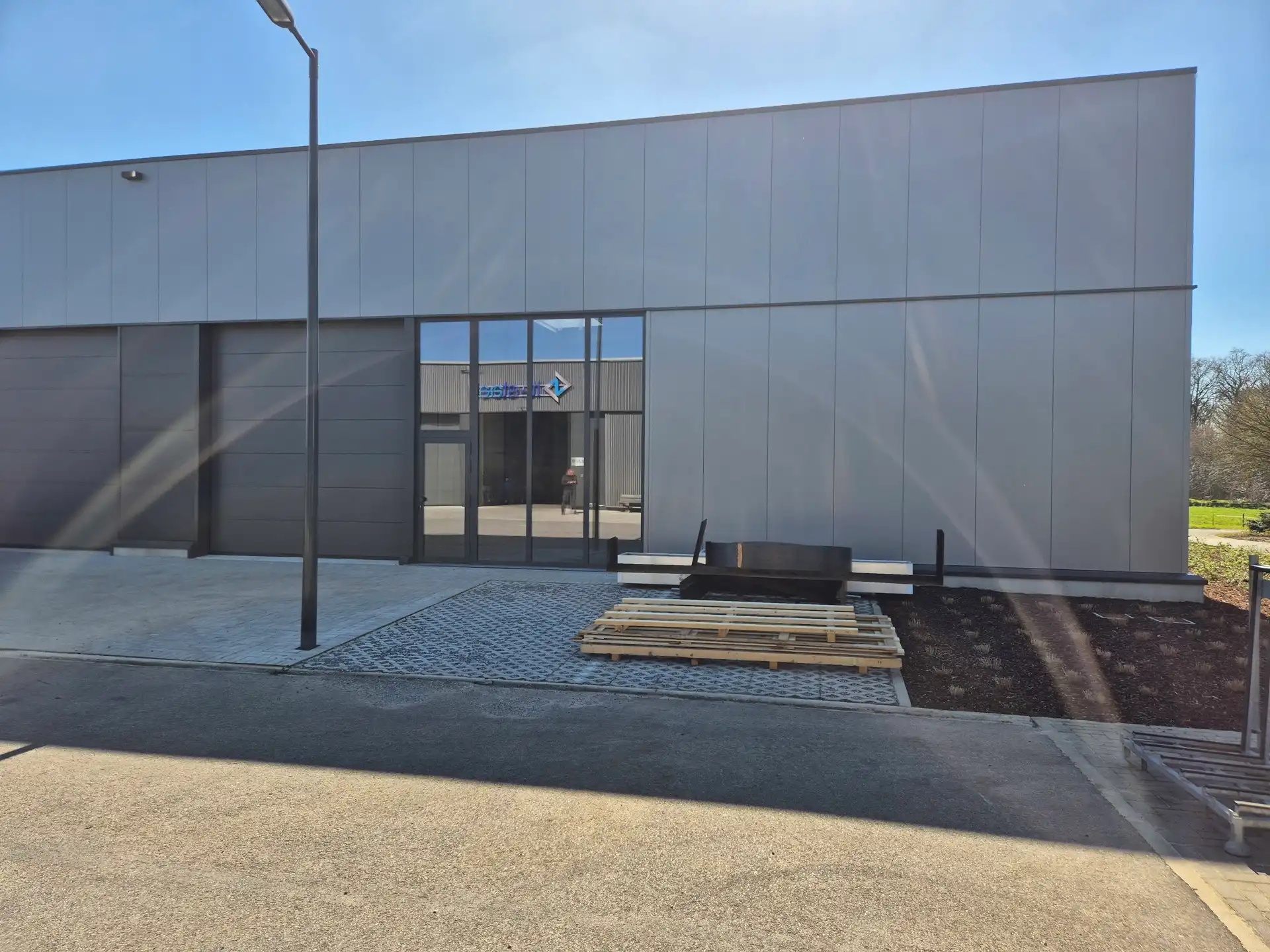 TE KOOP: KMO-unit op bedrijvenpark Gremelslo te Maaseik foto 2