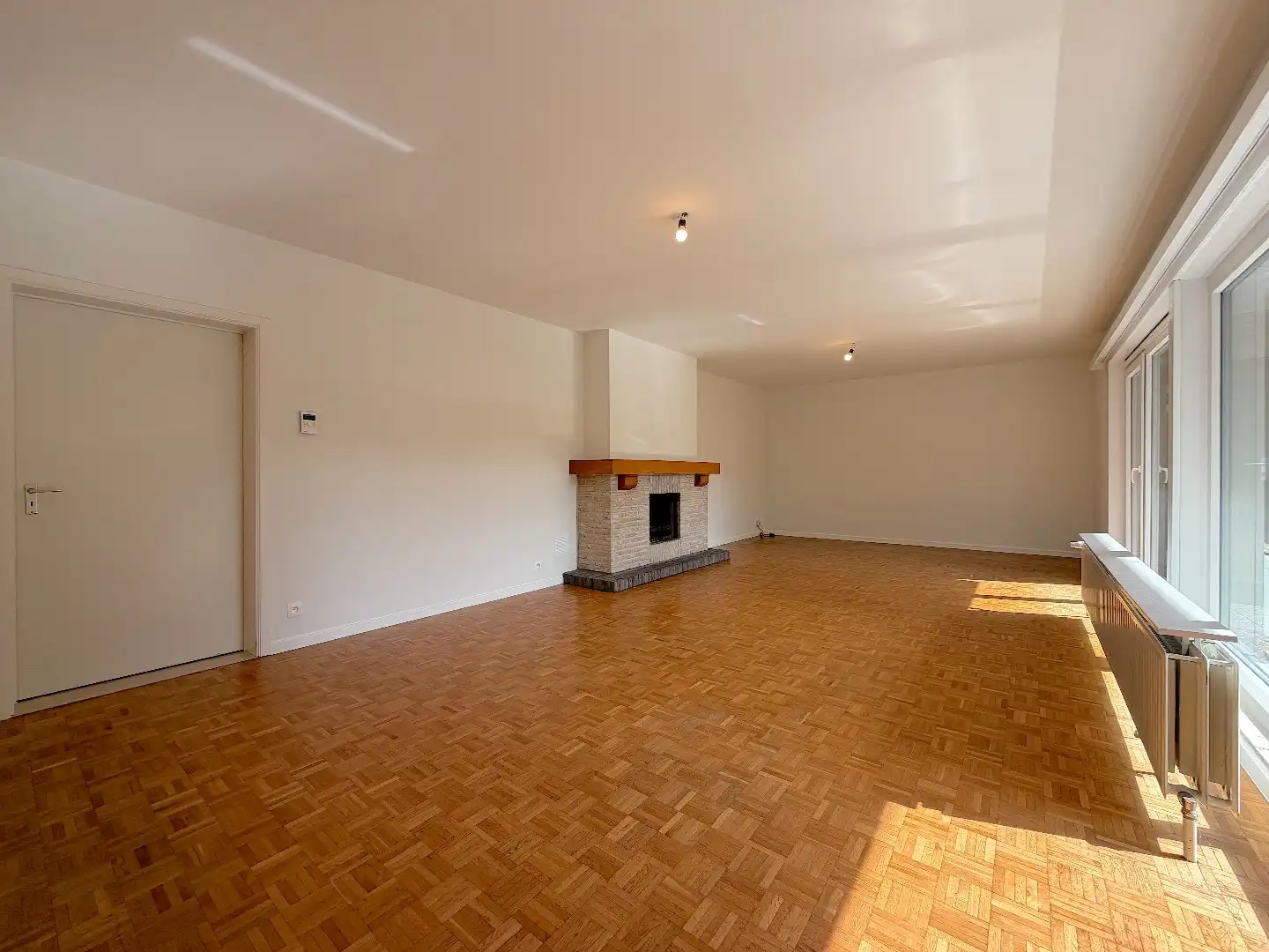Lichtrijk 3-slaapkamerappartement met garage foto 2