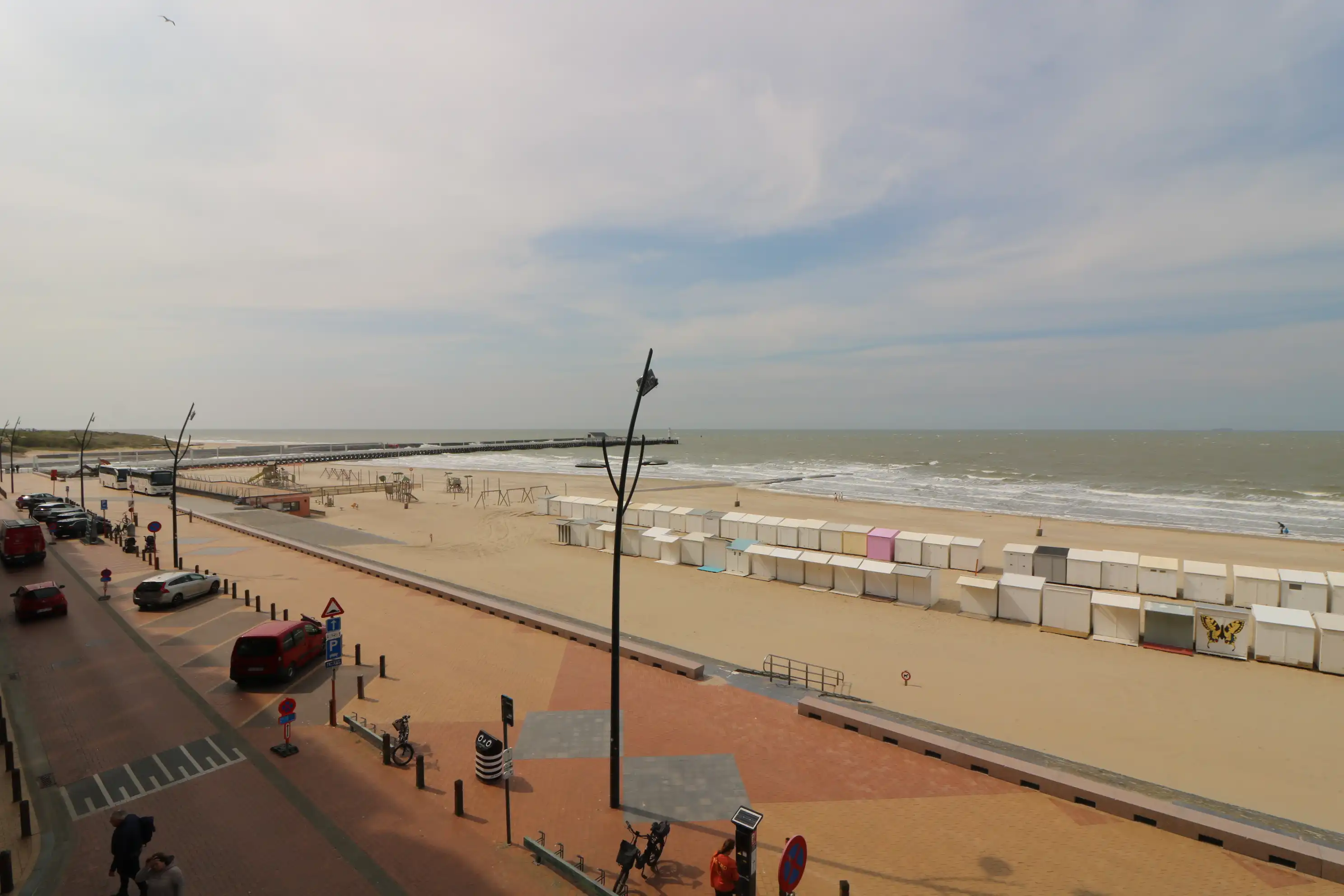 Instapklaar 2-slaapkamerappartement met zicht op zee.  foto 10