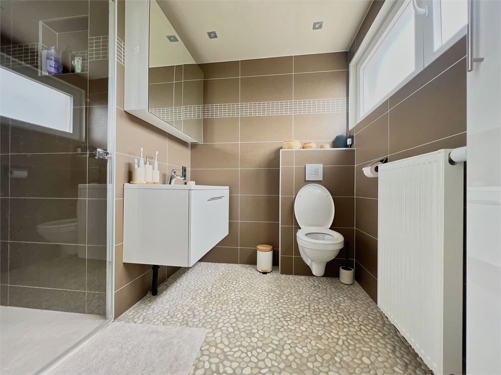 Topper! Energiezuinige, volledig vernieuwde woning+tuin foto 10