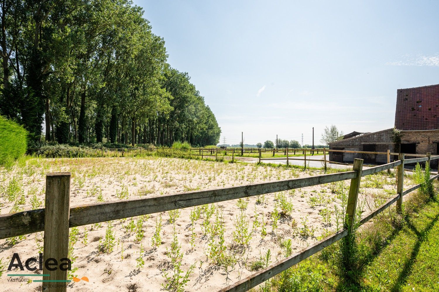 Unieke karaktervolle hoeve met manege op 12.121m² foto 10