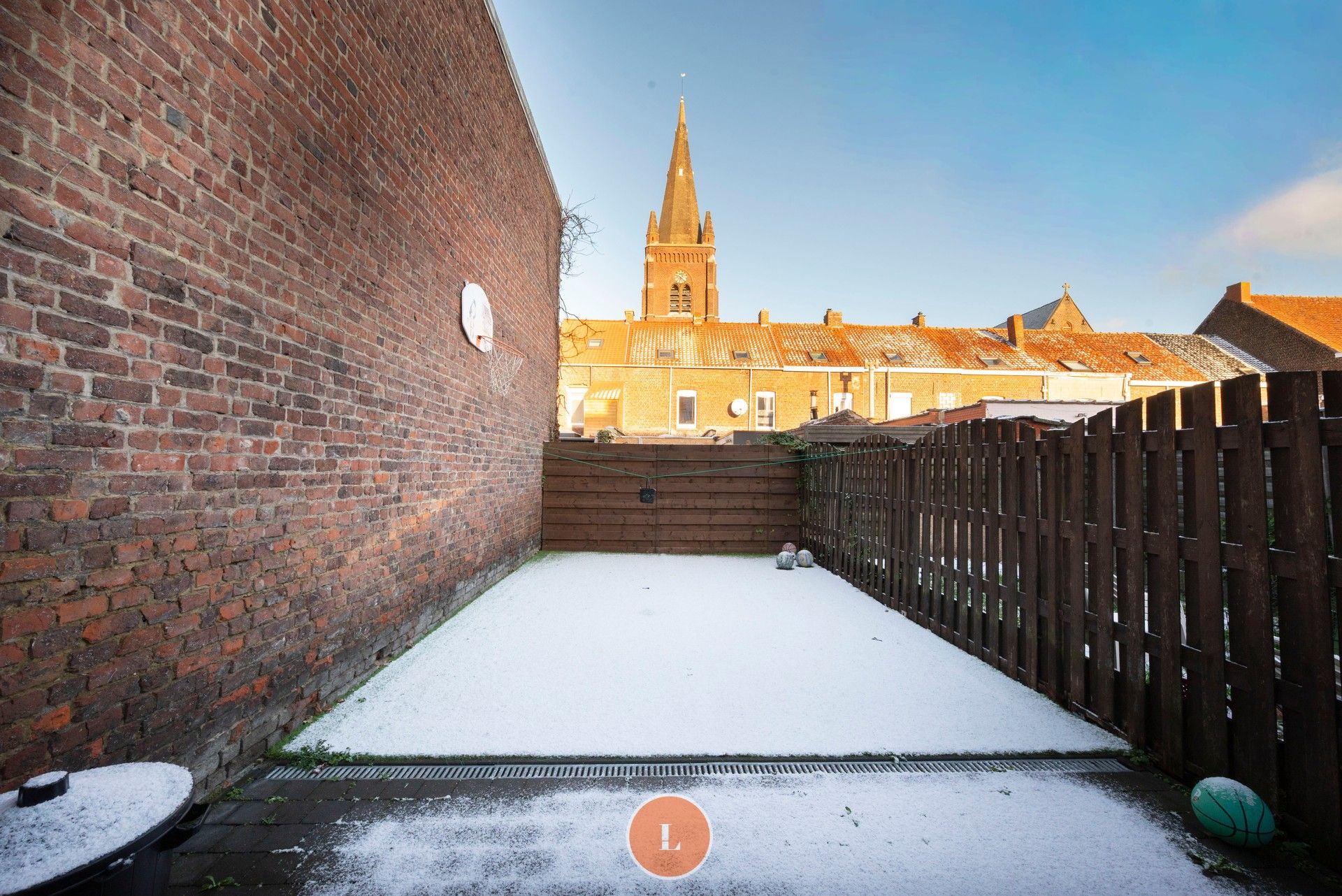 Totaal gerenoveerde gezinswoning met 4 kamers. foto 4