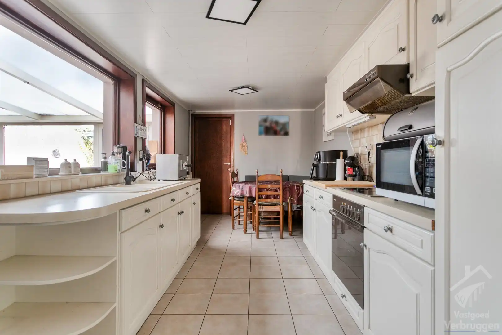 Ruime woning met 5 slaapkamers en 2 parkeerplaatsen foto 6