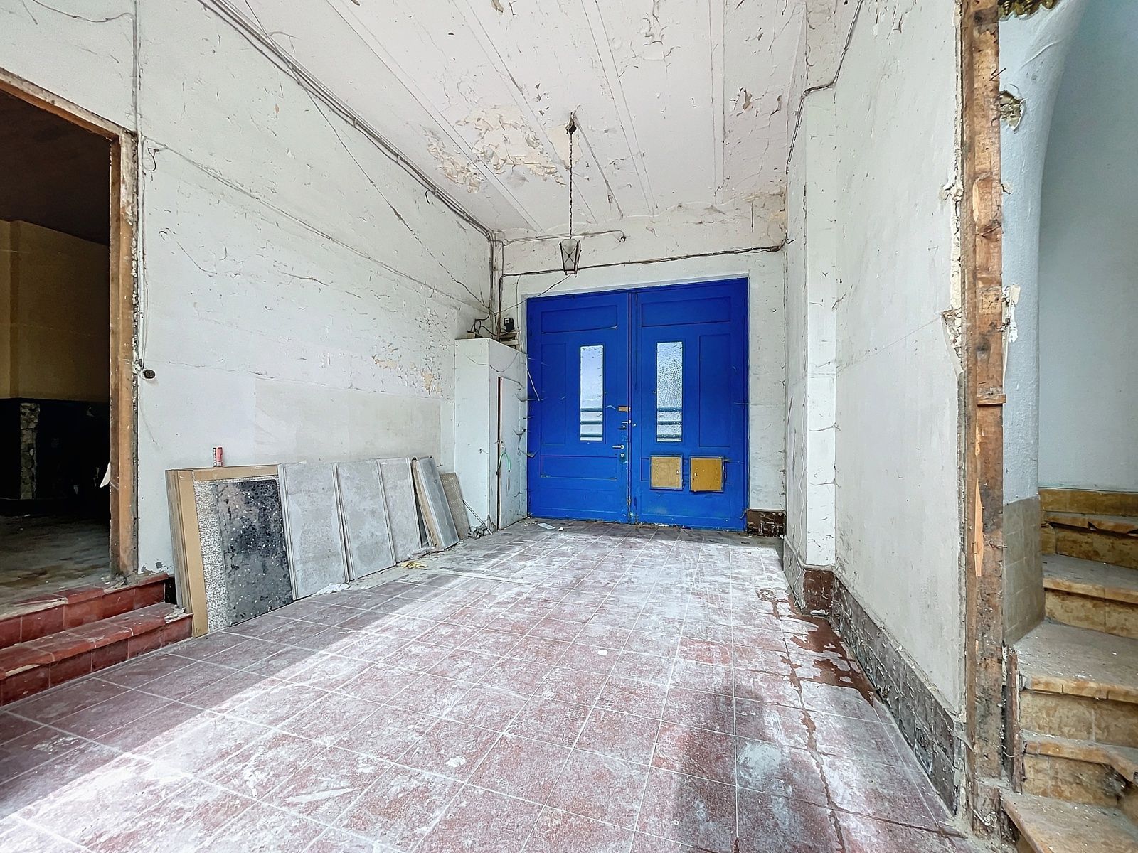 TE RENOVEREN GEBOUW foto 3